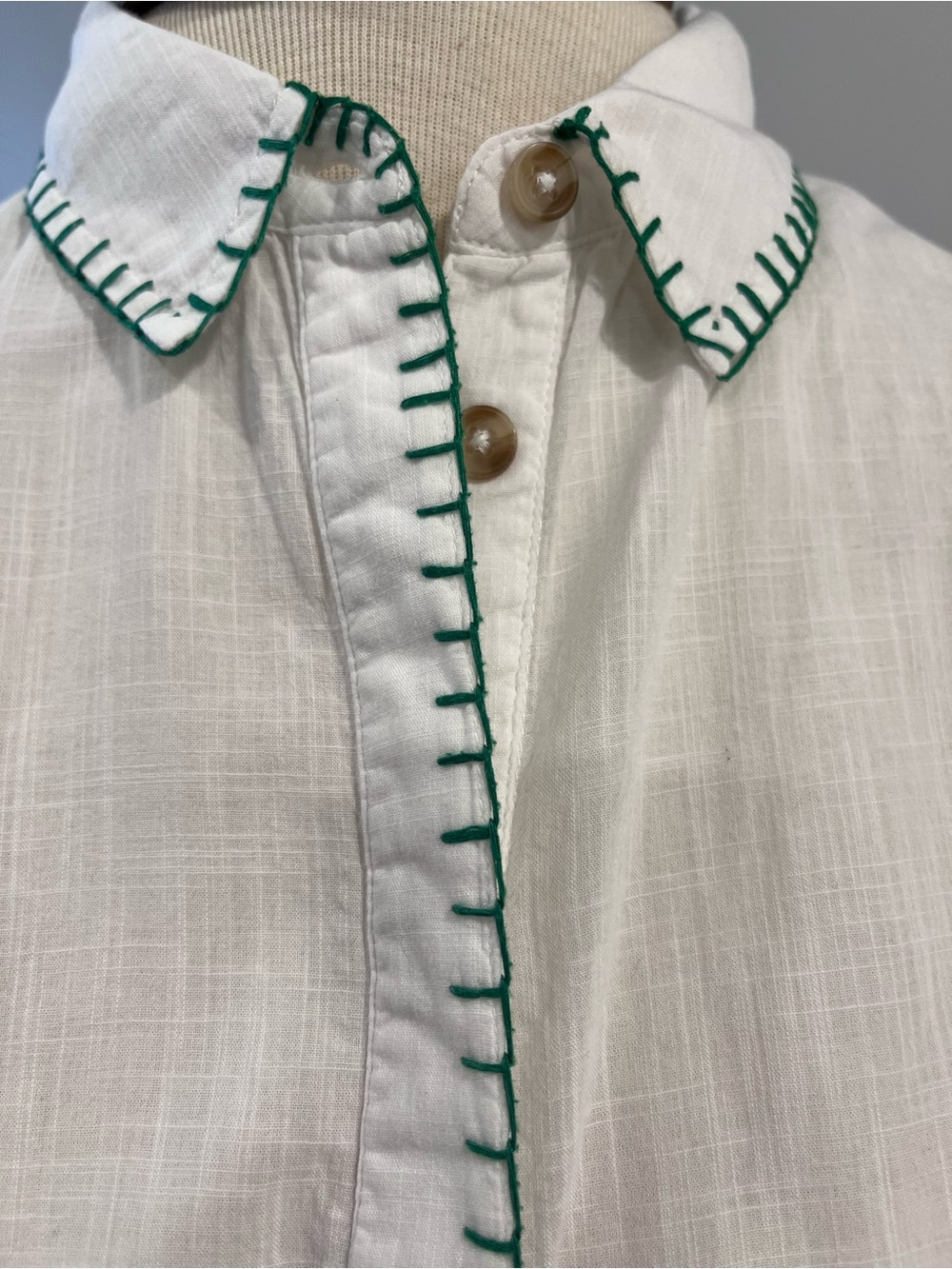 Maeve Summer Strawberry Embroidered Blouse Shirt Size Large Anthropologie - Picture 5 of 9